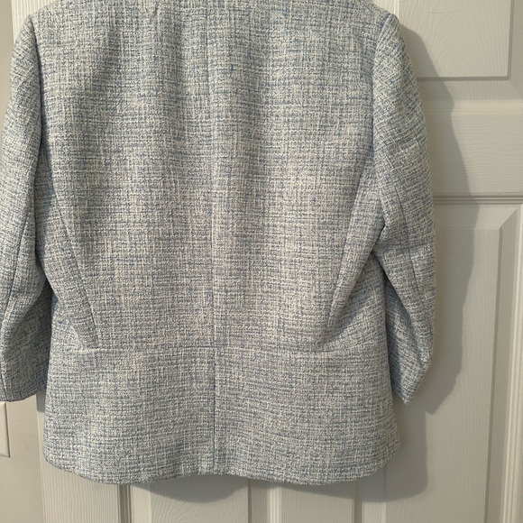 Elegant two pieces suit jacket and skirt tweed fabric fully lined new with tag. - Picture 4 of 6